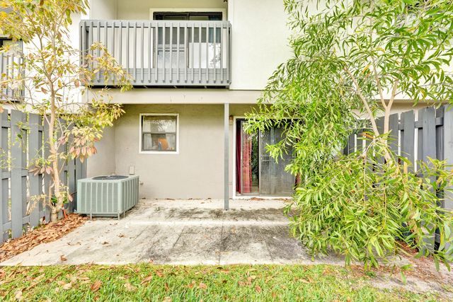 6505 Dockside Circle, Greenacres, FL 33463