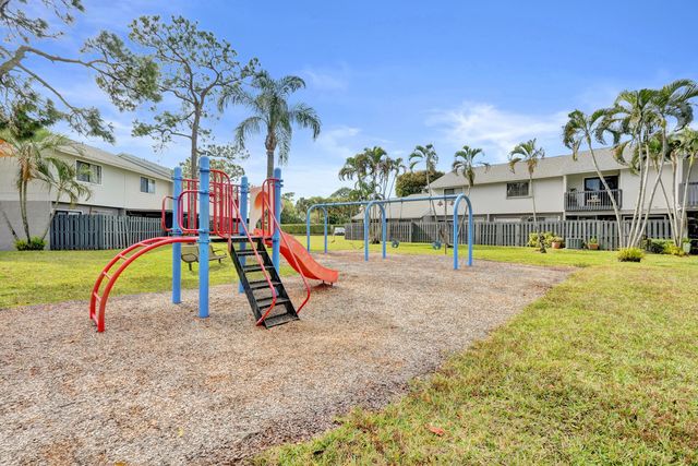 6505 Dockside Circle, Greenacres, FL 33463