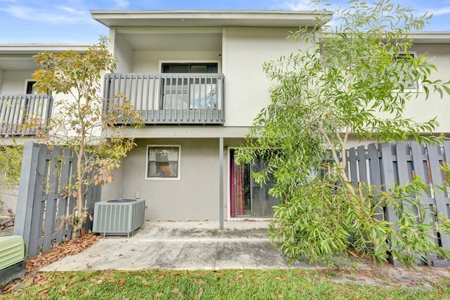 6505 Dockside Circle, Greenacres, FL 33463