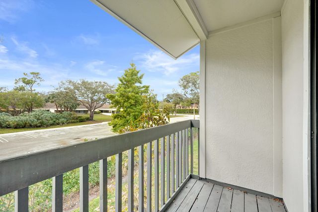 6505 Dockside Circle, Greenacres, FL 33463