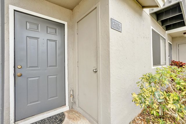6505 Dockside Circle, Greenacres, FL 33463
