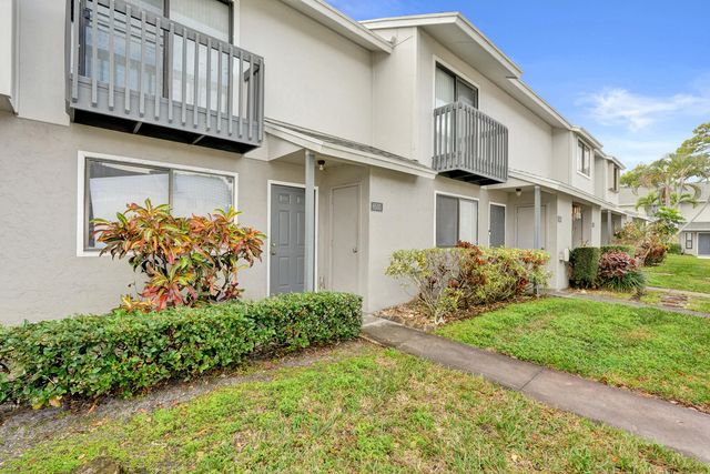 6505 Dockside Circle, Greenacres, FL 33463