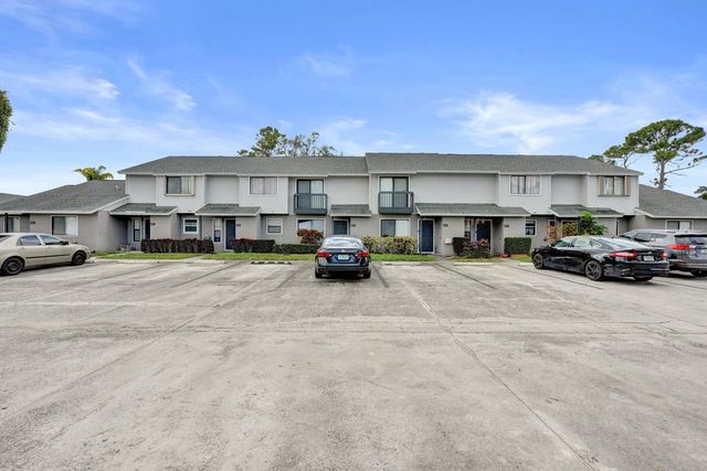 6505 Dockside Circle, Greenacres, FL 33463