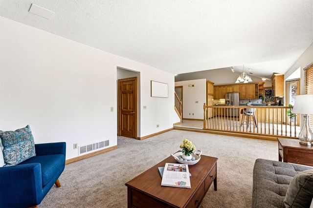 8843 Blackoaks Lane N, Maple Grove, MN 55311