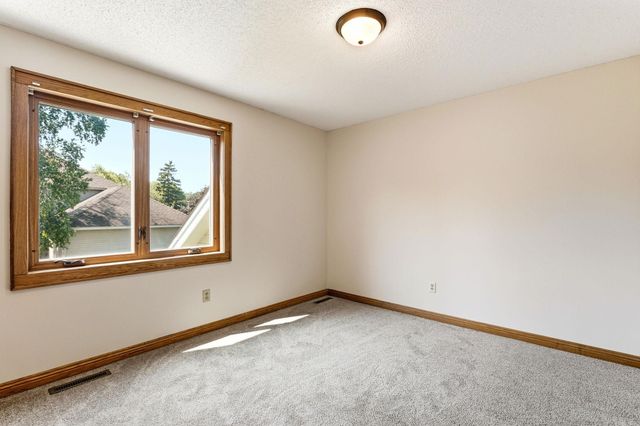 8843 Blackoaks Lane N, Maple Grove, MN 55311
