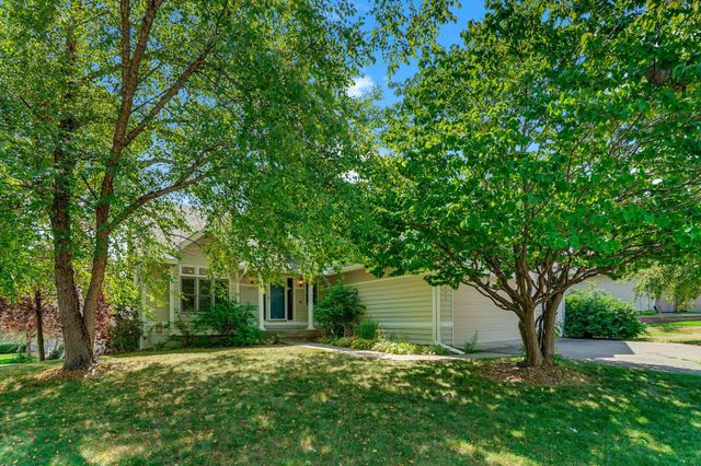8843 Blackoaks Lane N, Maple Grove, MN 55311