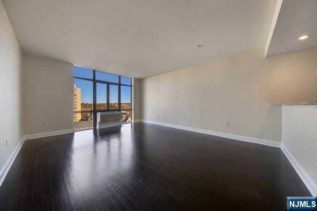 29 1st Street 505, Hackensack, NJ 07601