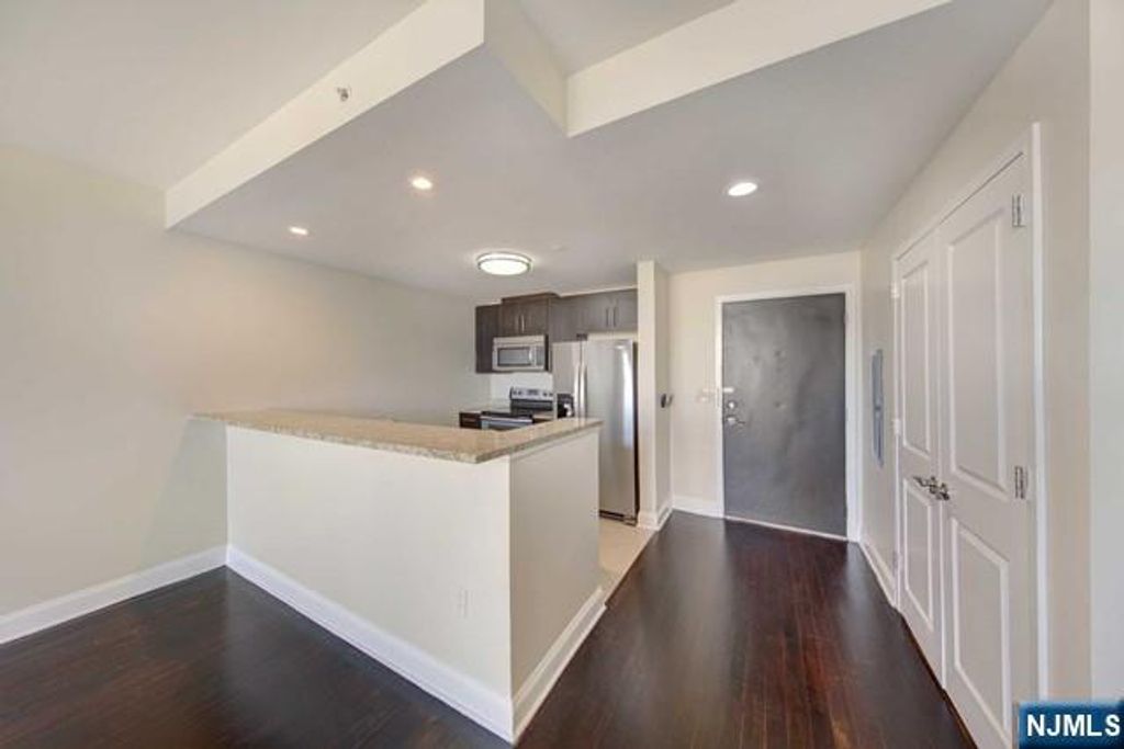 29 1st Street 505, Hackensack, NJ 07601
