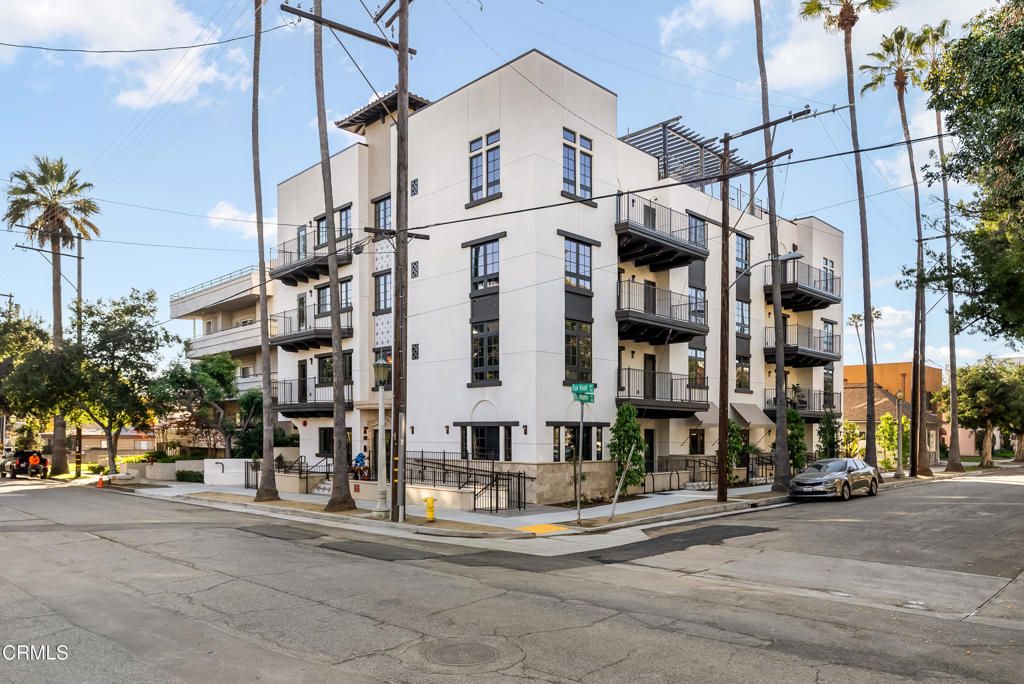 Image 12 of property listing at 139 S Oak Knoll Avenue 403, Pasadena, CA 91101