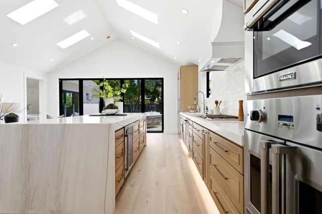 1232 Capuchino Avenue, Burlingame, CA 94010