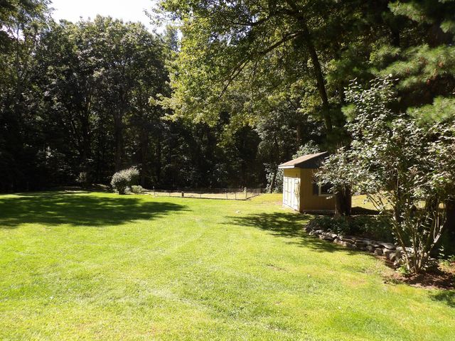 53 H Putnam Rd, Charlton, MA 01507
