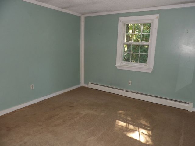 53 H Putnam Rd, Charlton, MA 01507