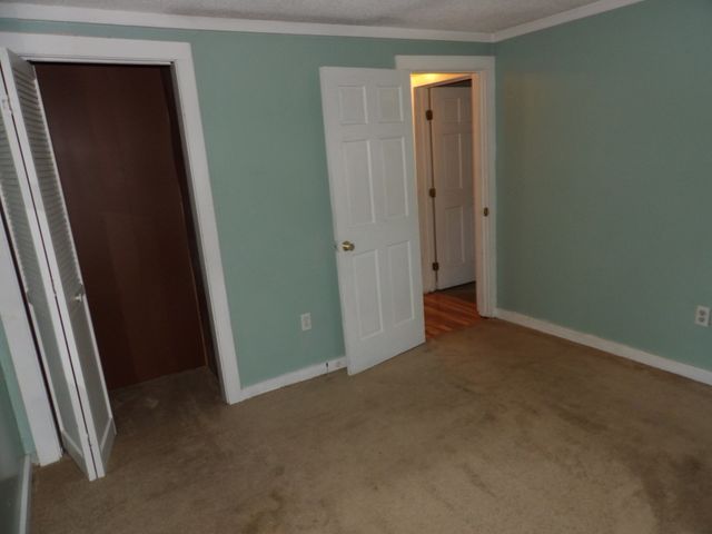 53 H Putnam Rd, Charlton, MA 01507