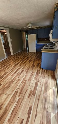 53 H Putnam Rd, Charlton, MA 01507