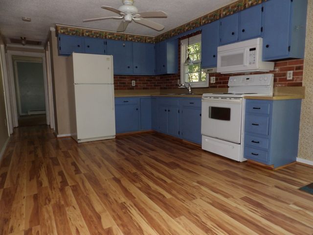 53 H Putnam Rd, Charlton, MA 01507