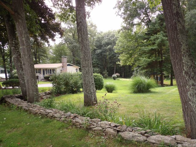 53 H Putnam Rd, Charlton, MA 01507