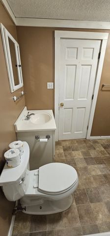 53 H Putnam Rd, Charlton, MA 01507