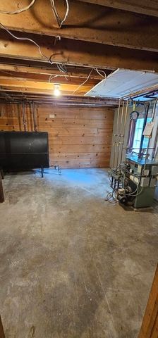 53 H Putnam Rd, Charlton, MA 01507
