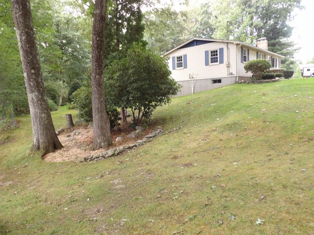 53 H Putnam Rd, Charlton, MA 01507
