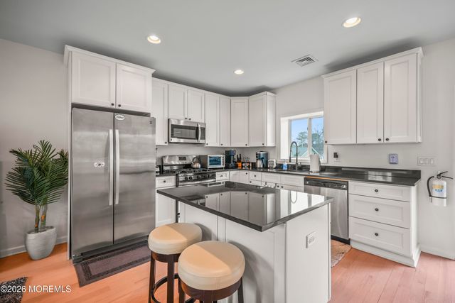 5 Cortland Road, Eatontown, NJ 07724