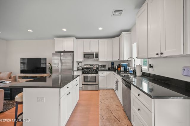 5 Cortland Road, Eatontown, NJ 07724