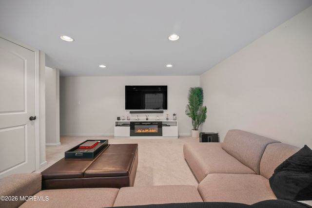 5 Cortland Road, Eatontown, NJ 07724