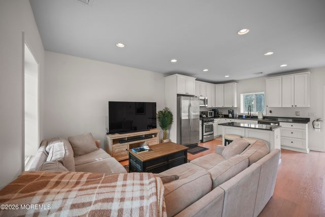 5 Cortland Road, Eatontown, NJ 07724