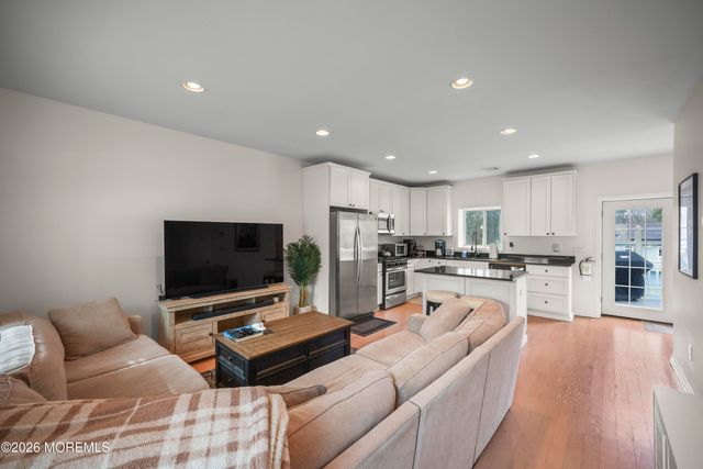 5 Cortland Road, Eatontown, NJ 07724