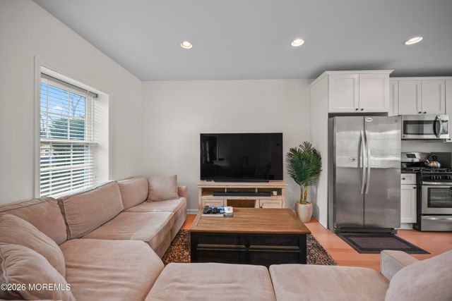 5 Cortland Road, Eatontown, NJ 07724