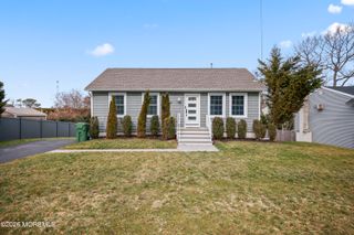 5 Cortland Road, Eatontown, NJ 07724