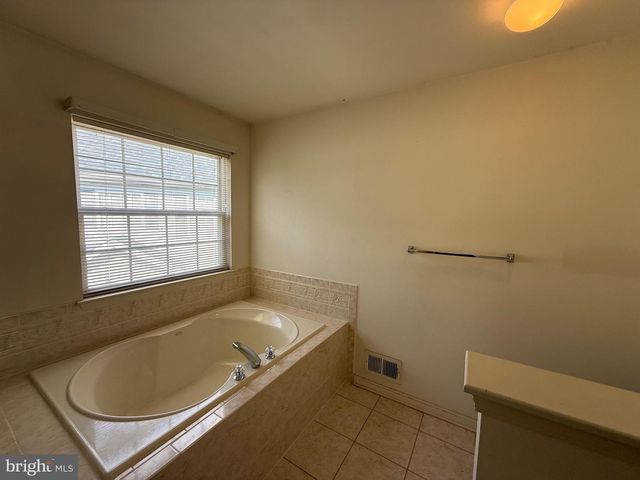 256 FOUNTAYNE LN, Lawrenceville, NJ 08648