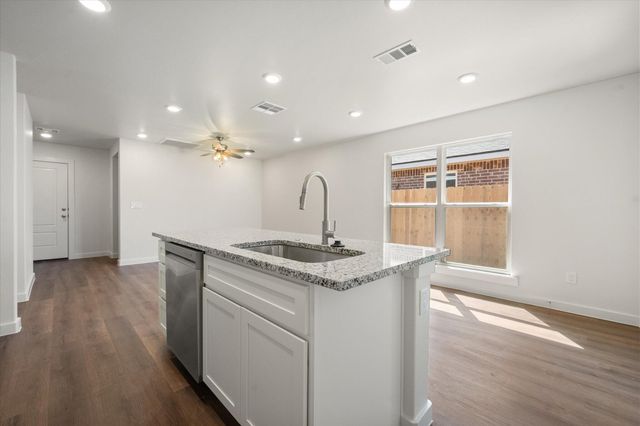 1615 N Clinton Avenue, Lubbock, TX 79416