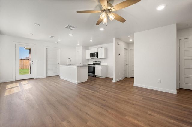 1615 N Clinton Avenue, Lubbock, TX 79416