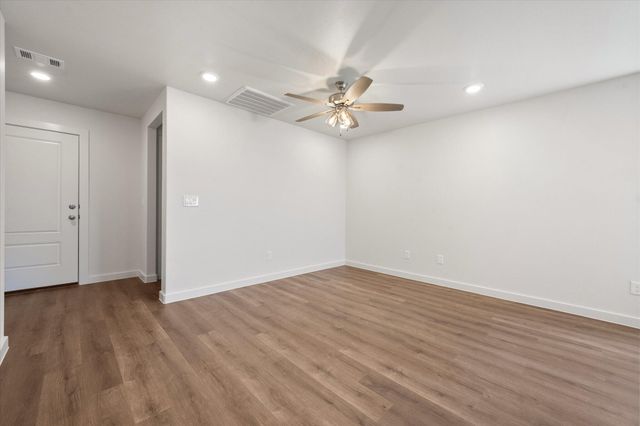 1615 N Clinton Avenue, Lubbock, TX 79416