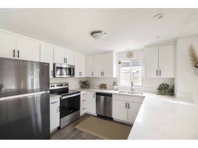 2630 Ne SARATOGA St, Portland, OR 97211