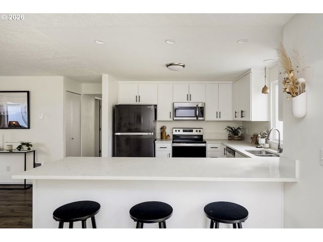 2630 Ne SARATOGA St, Portland, OR 97211