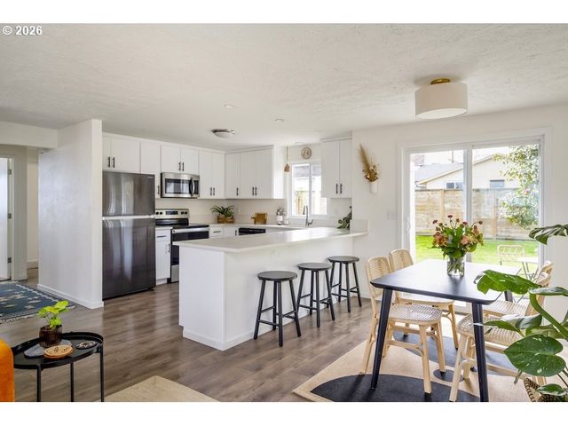 2630 Ne SARATOGA St, Portland, OR 97211