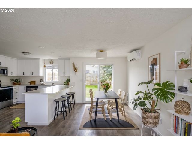 2630 Ne SARATOGA St, Portland, OR 97211