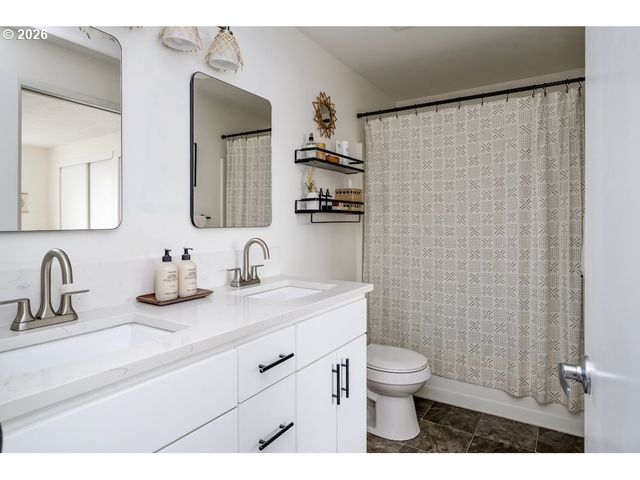 2630 Ne SARATOGA St, Portland, OR 97211