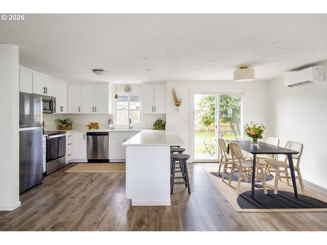 2630 Ne SARATOGA St, Portland, OR 97211