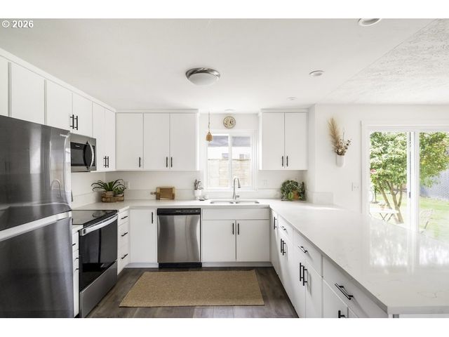 2630 Ne SARATOGA St, Portland, OR 97211