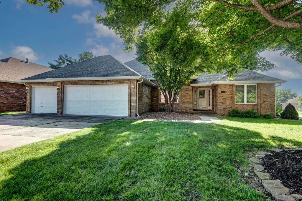 4636 South Turnberry Avenue, Springfield, MO 65810