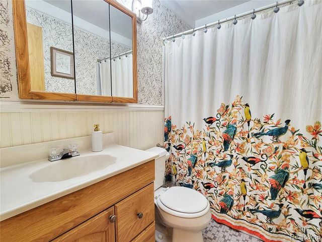 32572 Kathryn Street, Garden City, MI 48135