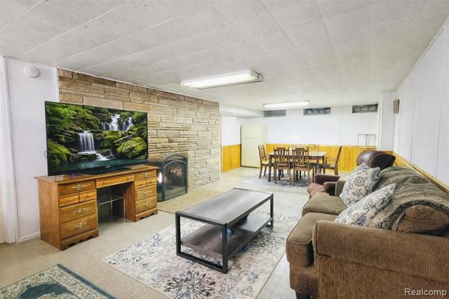 32572 Kathryn Street, Garden City, MI 48135