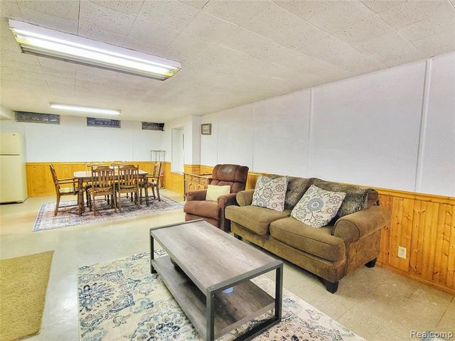 32572 Kathryn Street, Garden City, MI 48135