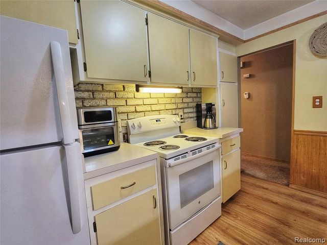 32572 Kathryn Street, Garden City, MI 48135