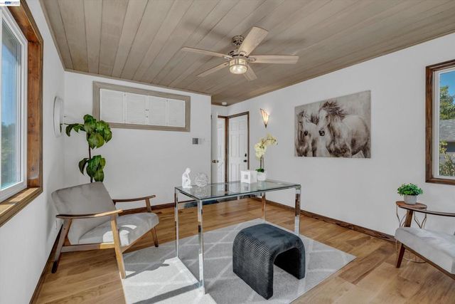 7538 Circle Hill Dr, Oakland, CA 94605