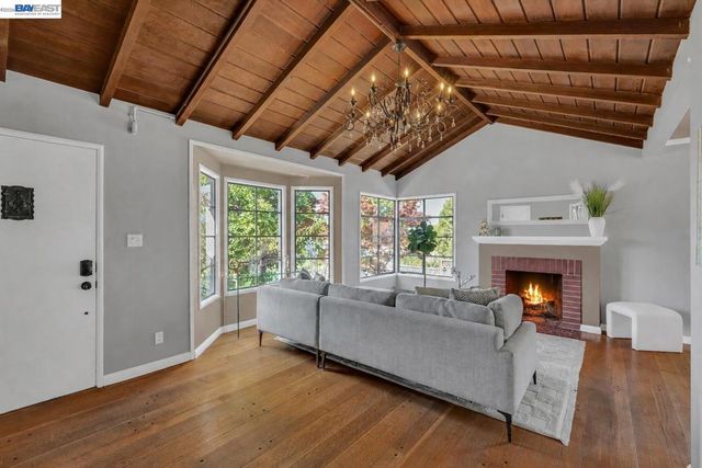 7538 Circle Hill Dr, Oakland, CA 94605