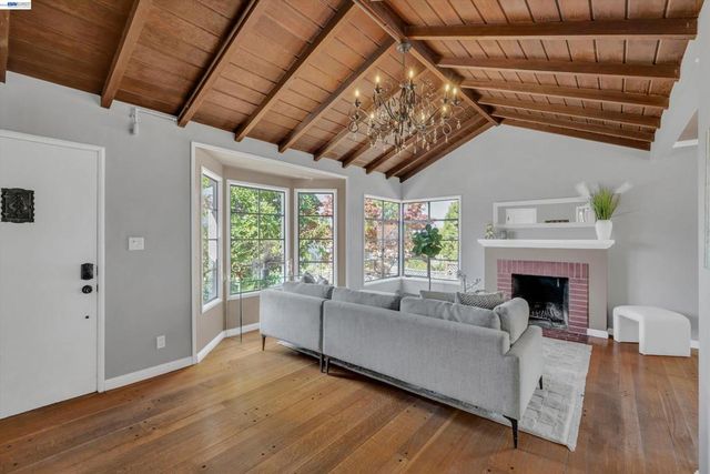 7538 Circle Hill Dr, Oakland, CA 94605