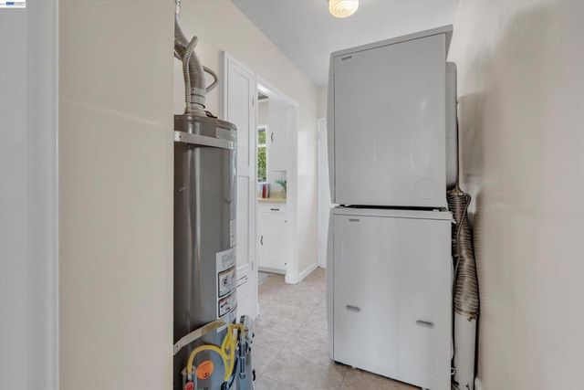 7538 Circle Hill Dr, Oakland, CA 94605
